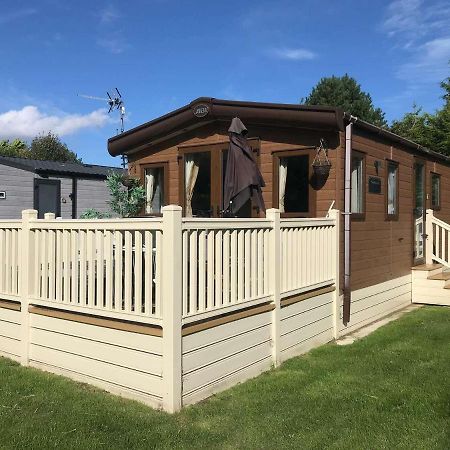 Brooksbank Lodge With Hot Tub Barmby on the Moor Dış mekan fotoğraf